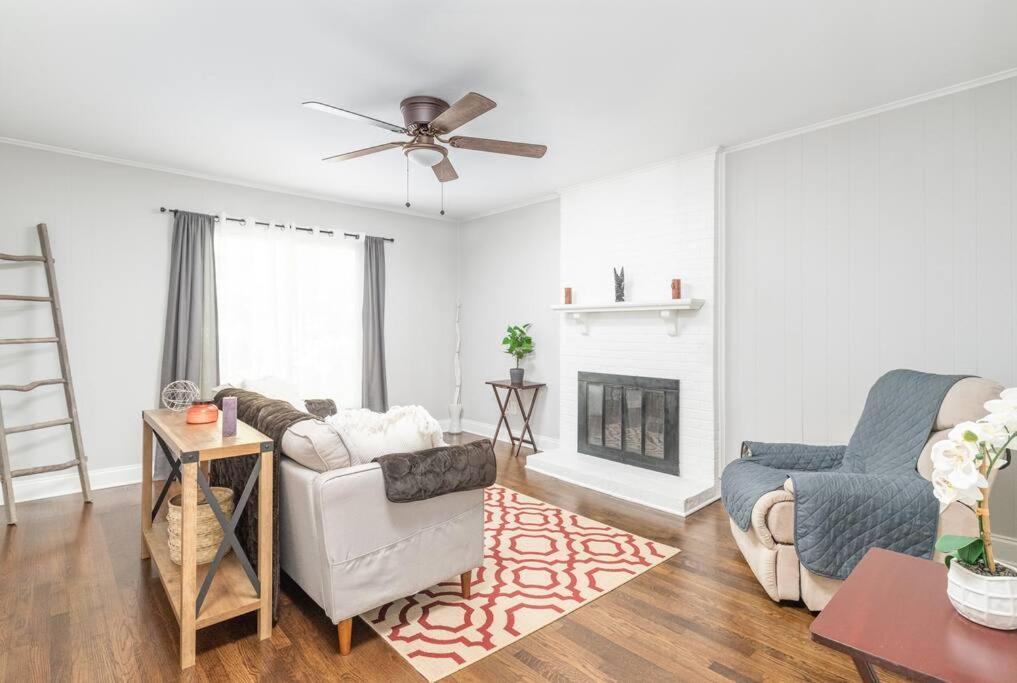 Spotless 4Br Near Clt Uptown, Fast Wi-Fi Apartment Шарлът Екстериор снимка